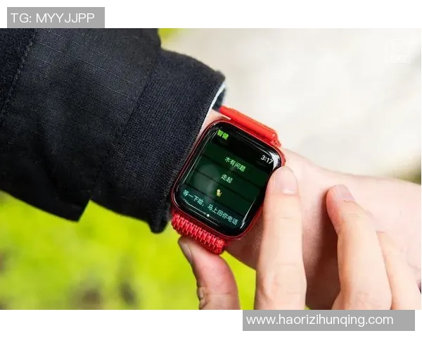 足球明星佩戴苹果手表展现时尚与科技完美结合的魅力与风采